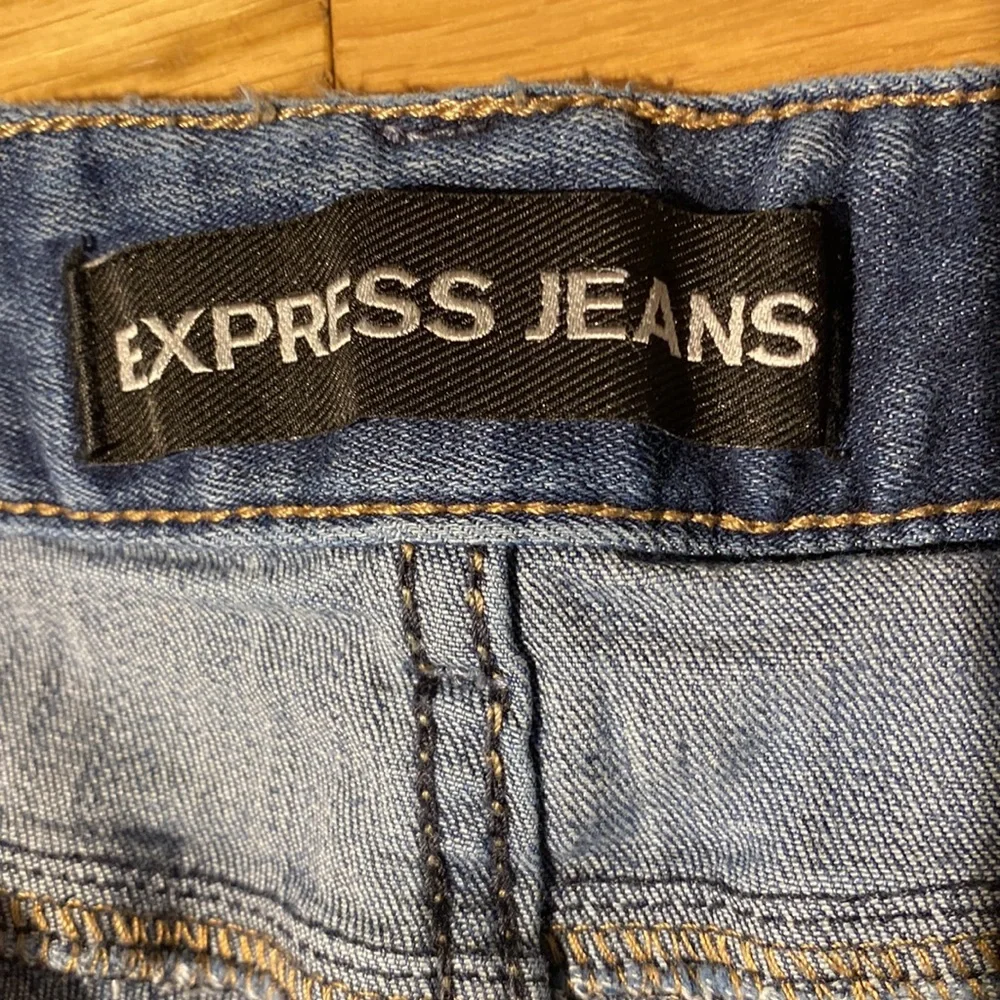 Express Skinny Stella Low Rise distressed jeans in medium wash size 6S - Picture 12 of 15